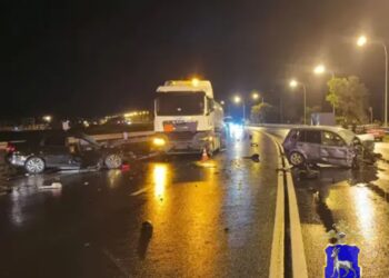 В Самарской области в массовом ДТП с пятью машинами погиб мужчина