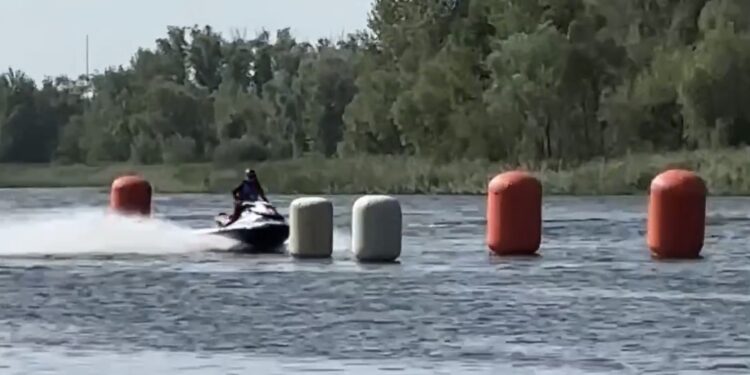 В Тольятти впервые проходит Всероссийский чемпионат по водно-моторным соревнованиям