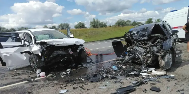 В Самарской области в лобовом столкновении иномарок погибли два человека
