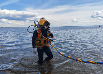 Газопроводы обследовали под водой