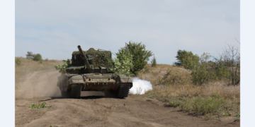 Экипаж танка Т-72 Б3М группировки войск «Центр» громит опорные пункты ВСУ