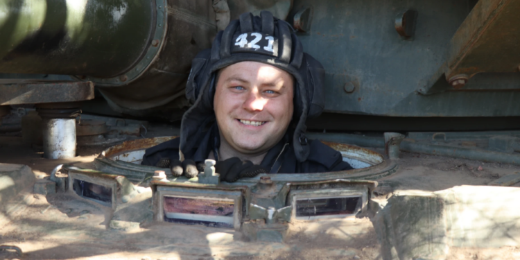 «Лысый» дронов не боится: наводчик-оператор рассказал о службе на танке Т-80 БВМ