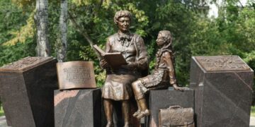 В День знаний в Самаре торжественно открыли памятник учителям