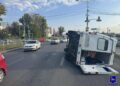 В Самаре скорая помощь с включенным спецсигналом опрокинулась в ДТП с «Матизом»