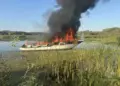 В Самаре на лодочной станции загорелись два катера