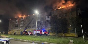 В Новокуйбышевске вспыхнула крыша жилого дома, площадь возгорания – 1000 «квадратов»