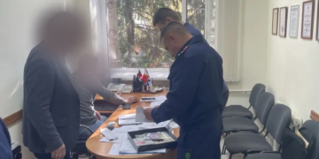 В Самарской области арестованы двое чиновников, вымогавших взятку у подрядчика