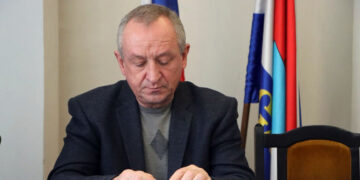 Экс-глава Кировского района Самары развернул большую кампанию против своего увольнения